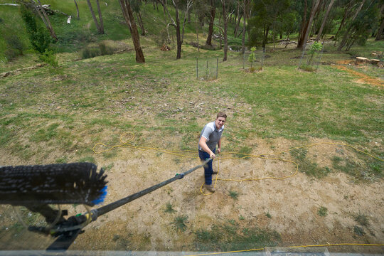 WIndow cleaner using extender pole