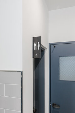 A pictogram next to the bathroom door.