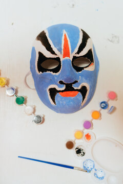 Painting Peking Opera mask