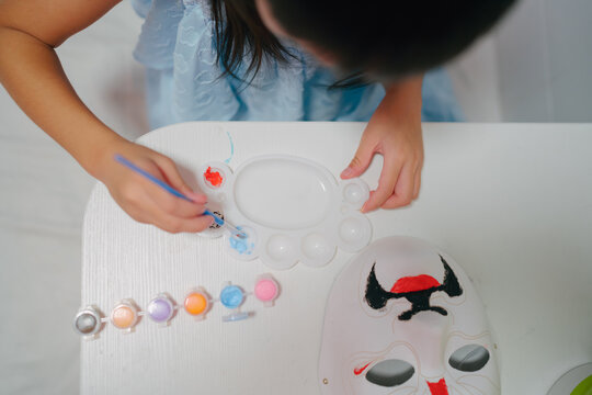 kid painting Peking opera mask