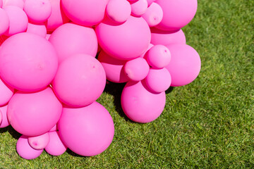decor with balloons of pink , gold and rose gold collars.