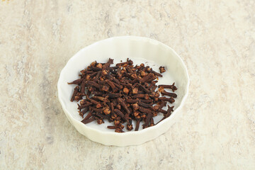 Dry Clove aroma in the bowl