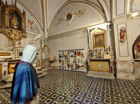 Napoli - Altari della Chiesa di Santa Luciella