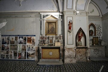 Napoli - Altare laterale della Chiesa di Santa Luciella