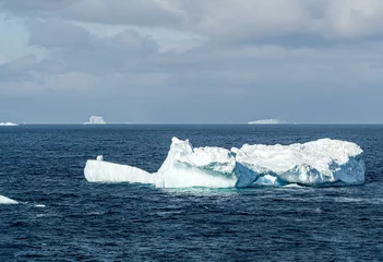 Poster IJsberg voor de Zuid-Orkney-eilanden in de Zuid-Atlantische Oceaan, Antarctica © Nick Taurus