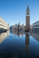 Naklejka premium acqua alta in piazza san marco 