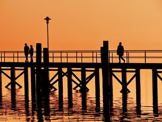 Kressbronn Leute auf dem Landungssteg Anlegestelle