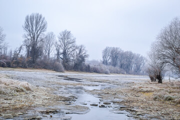 Obraz na płótnie Canvas The Danube tributary in winter.