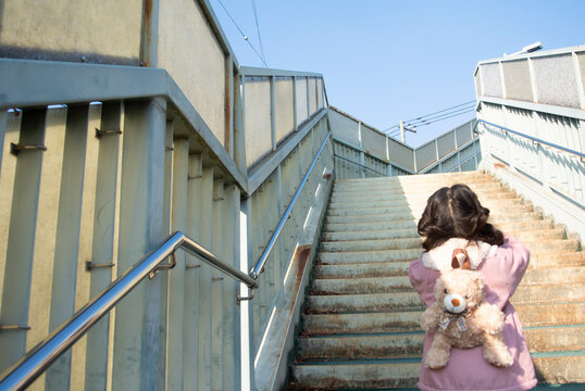 756 件の最適な 階段を上る少女 画像 ストック写真 ベクター Adobe Stock 756 件の最適な 階段を上る少女 画像 ストック写真 ベクター Adobe Stock