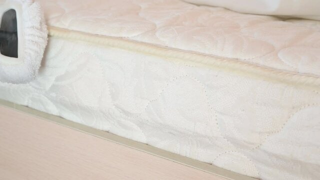 Disinfection with hot steam from bed bugs.