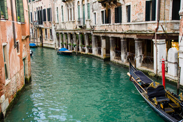Fototapeta na wymiar Canali e calli di Venezia in una giornata di Novembre