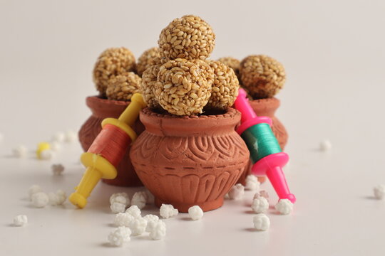 Firki and tilgul for makar sankranti. Makar sankranti is Indian kite Festival. It is also known as uttarayan. Firki is also called spin or Patang dori.