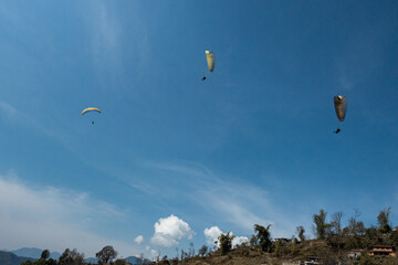 Fototapeta na wymiar Paragliding Sarangkot Pokhara 4