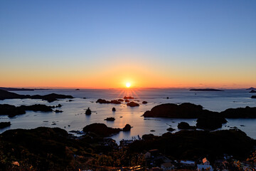 Fototapeta premium 石岳展望台から見た九十九島の夕日 長崎県佐世保市 Sunset on Kujukushima seen from Ishidake Observatory. Nagaki-ken Sasebo city