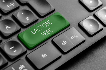 dunkelgrüne "lactose free" Taste auf einer dunklen Tastatur