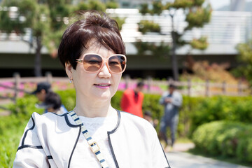 middle aged woman wearing sunglasses