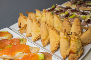 Triangular pies on a plate uchpochmak catering. © Евгений Вершинин