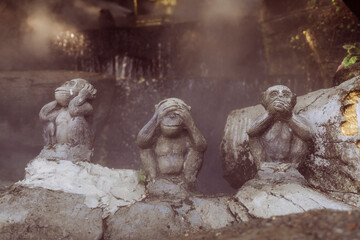 Statuen von drei Affen Nichts Sehen, Nichts Hören, Nichts Sagen in Tempel in Thailand