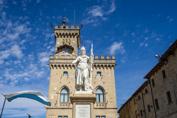 Fototapeta na wymiar Statue of liberty in front of Palazzo Pubblico (town hall), Republic of San Marino