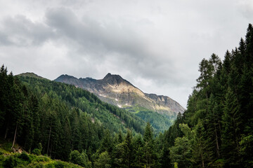 Obraz premium Landscape with mountains and clouds