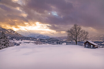 Allgäu - Winter - Stadel - Sonnenuntergang - Schnee - Alpen - Berge