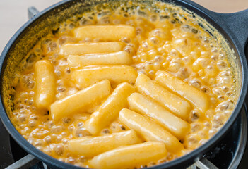 スキレット鍋で作るチーズトッポギ