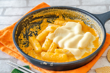 スキレット鍋で作るチーズトッポギ