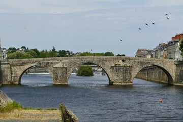 Le Pont-Vieux de Laval sur la Mayenne