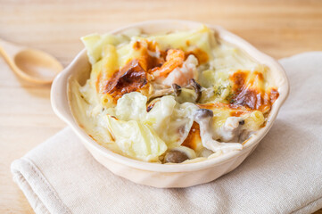 旬の野菜　春キャベツのグラタン