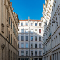 Fototapeta na wymiar Lyon, typical street in the center, with beautiful buildings 