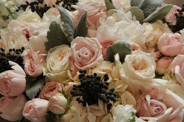 Ein Strauß zartrosa und weißer Blüten. © Irina Solonina