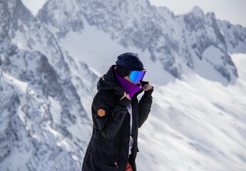 Fototapeta na wymiar Portrait of a girl on top of a snowy mountain