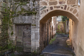 Fototapeta na wymiar Juillac (Corrèze, France) - Porte pittoresque de la maison Sahuguet