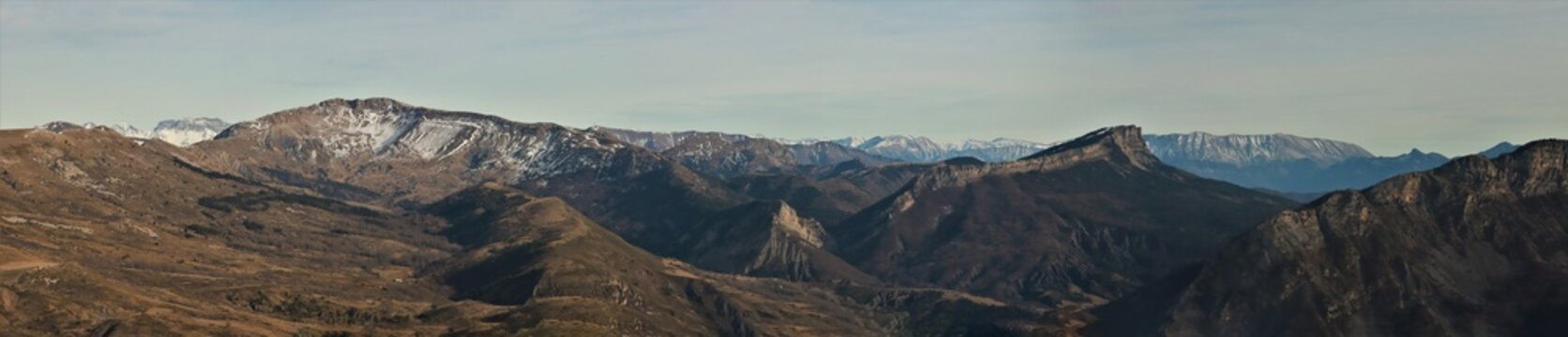 massif des Monges et falaise de G&eacute;ruen