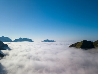 Vista Montagna sopra le nuvole