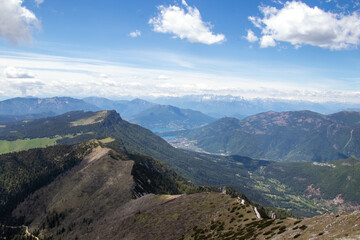 Fototapeta na wymiar Vista Montagna e Valle