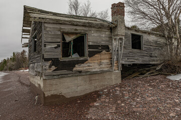 Fototapeta na wymiar Abandoned shoreline Fish House