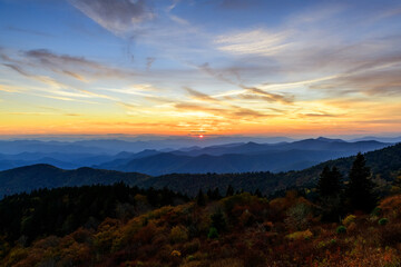Obraz premium Blue Ridge Parkway Golden Blue Wide Angle Sunset
