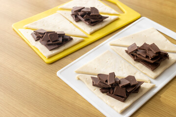 チョコレートパイを手作りするイメージ。バレンタインデーイメージ