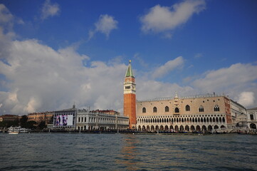 Fototapeta na wymiar City view of the grand canal, Venice, Italy. 