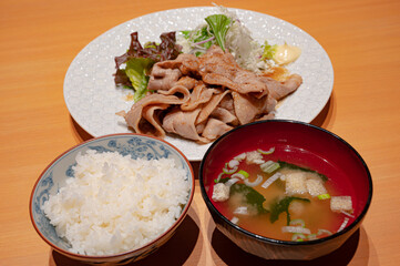 豚の生姜焼き定食