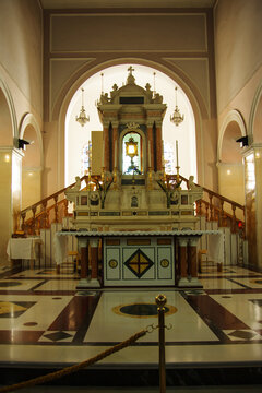 Sanctuary of the Holy Face of Manoppello - Abruzzo - Interior of the church with a view of the altar