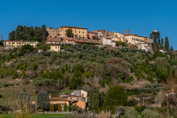Fototapeta na wymiar View of the hilltop village of Treggiaia, a hamlet of Pontedera, Italy, on a sunny day