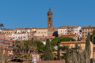 Obraz premium View of the hilltop village of Peccioli, Italy, on a sunny day 