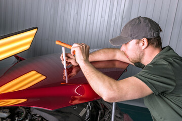 Removing dents on a car body without painting. PDR. - 479153108