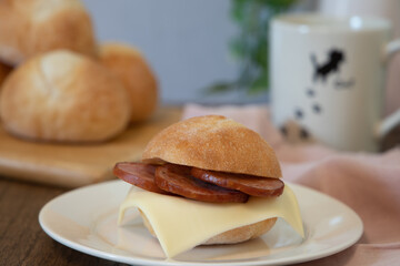 ハムとチーズのパン