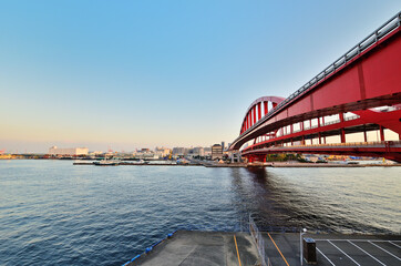 神戸ポートターミナルから見る神戸大橋と夕景