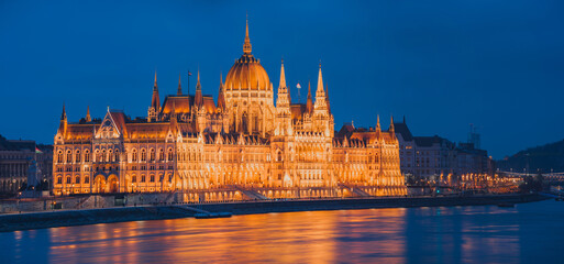 Large panorama of the Budapest parliament building during blue hour.