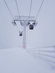 Kolejka linowa w śnieżycy na Słowacji
