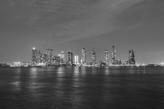 panoramic view to New York by night